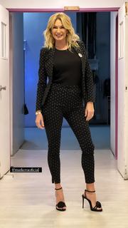 Yanina Latorre feet photo thumbnail