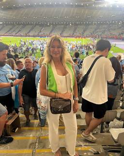 Yanina Latorre feet photo thumbnail