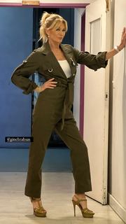 Yanina Latorre feet photo thumbnail