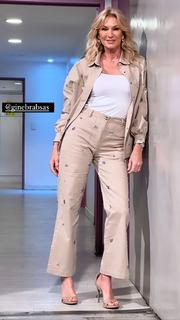 Yanina Latorre feet photo thumbnail