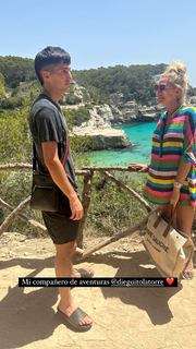 Yanina Latorre feet photo thumbnail