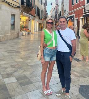 Yanina Latorre feet photo thumbnail