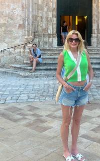 Yanina Latorre feet photo thumbnail