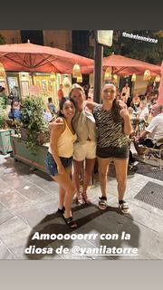 Yanina Latorre feet photo thumbnail