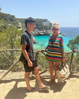 Yanina Latorre feet photo thumbnail