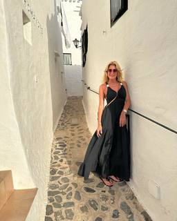 Yanina Latorre feet photo thumbnail