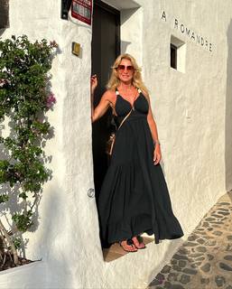 Yanina Latorre feet photo thumbnail