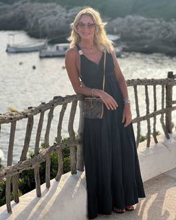 Yanina Latorre feet photo thumbnail