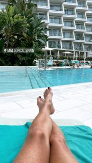 Yanina Latorre feet photo thumbnail