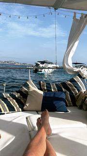 Yanina Latorre feet photo thumbnail