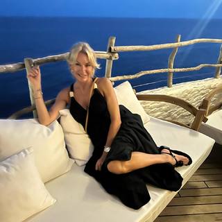 Yanina Latorre feet photo thumbnail