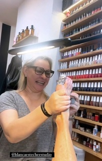 Yanina Latorre feet photo thumbnail