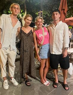 Yanina Latorre feet photo thumbnail