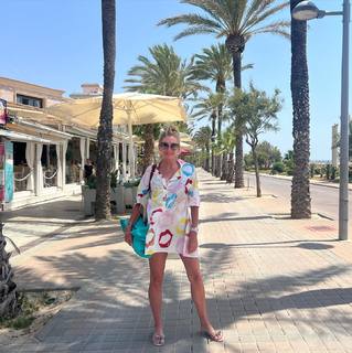 Yanina Latorre feet photo thumbnail