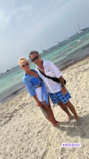 Yanina Latorre feet photo thumbnail