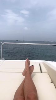 Yanina Latorre feet photo thumbnail