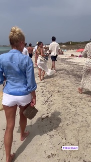 Yanina Latorre feet photo thumbnail