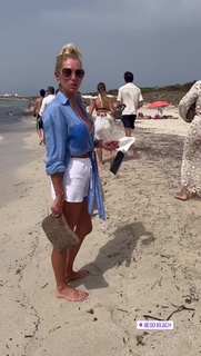 Yanina Latorre feet photo thumbnail