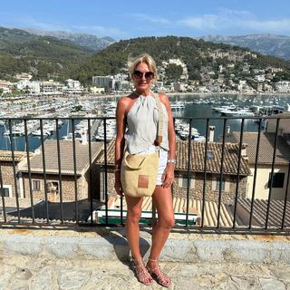 Yanina Latorre feet photo thumbnail