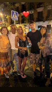 Yanina Latorre feet photo thumbnail