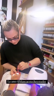 Yanina Latorre feet photo thumbnail