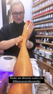 Yanina Latorre feet photo thumbnail