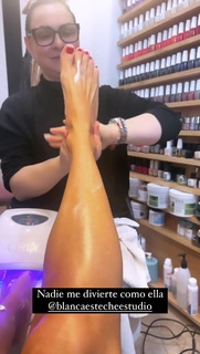 Yanina Latorre feet photo thumbnail