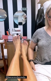 Yanina Latorre feet photo thumbnail
