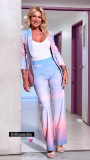 Yanina Latorre feet photo thumbnail