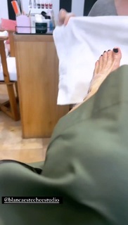 Yanina Latorre feet photo thumbnail