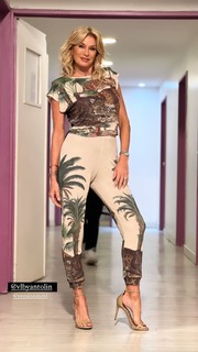 Yanina Latorre feet photo thumbnail