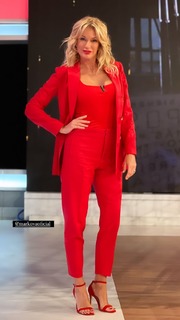 Yanina Latorre feet photo thumbnail