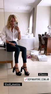 Yanina Latorre feet photo thumbnail