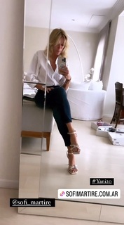 Yanina Latorre feet photo thumbnail