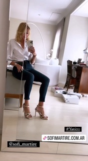 Yanina Latorre feet photo thumbnail