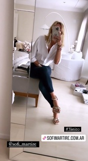 Yanina Latorre feet photo thumbnail