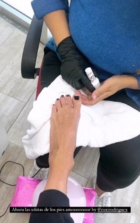 Yanina Latorre feet photo thumbnail