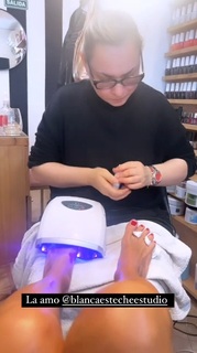 Yanina Latorre feet photo thumbnail