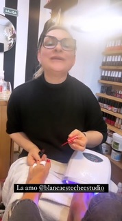 Yanina Latorre feet photo thumbnail