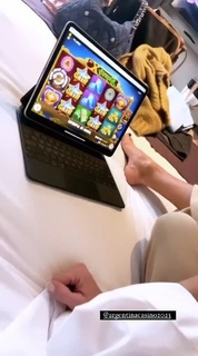 Yanina Latorre feet photo thumbnail