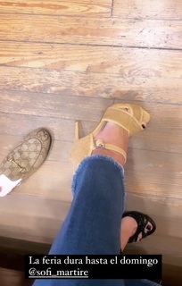 Yanina Latorre feet photo thumbnail