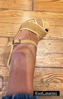 Yanina Latorre feet photo thumbnail