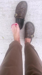 Yanina Latorre feet photo thumbnail