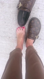 Yanina Latorre feet photo thumbnail