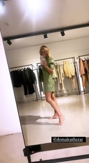 Yanina Latorre feet photo thumbnail