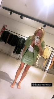 Yanina Latorre feet photo thumbnail