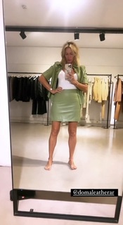 Yanina Latorre feet photo thumbnail