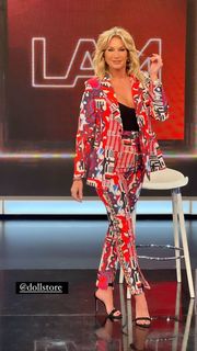 Yanina Latorre feet photo thumbnail