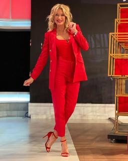 Yanina Latorre feet photo thumbnail