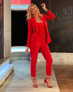 Yanina Latorre feet photo thumbnail